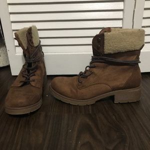 Brown boots with fur details, size 9 1/2